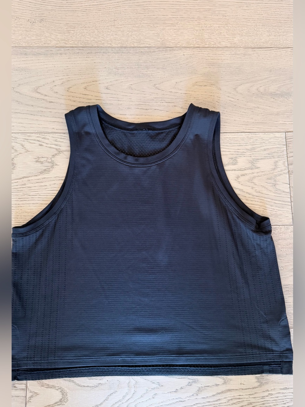 Lululemon train to be tank high low hem
